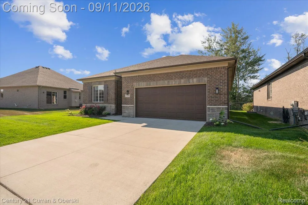 15360 Eton Pointe Drive #37 Clinton Charter Township, MI 48035