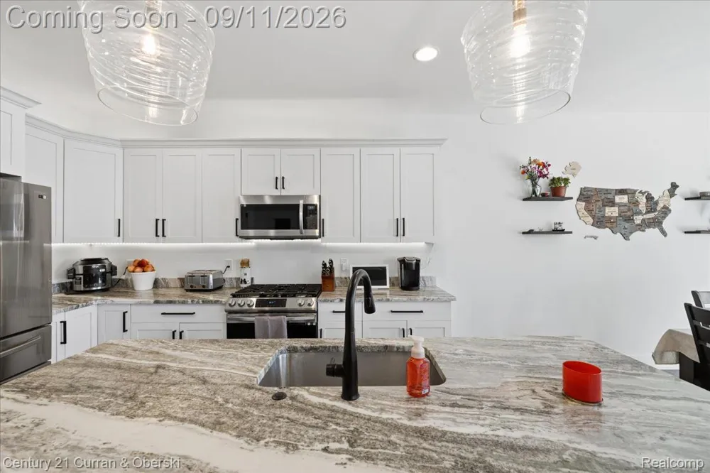 15360 Eton Pointe Drive #37 Clinton Charter Township, MI 48035