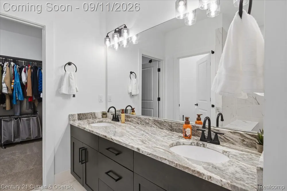 15360 Eton Pointe Drive #37 Clinton Charter Township, MI 48035