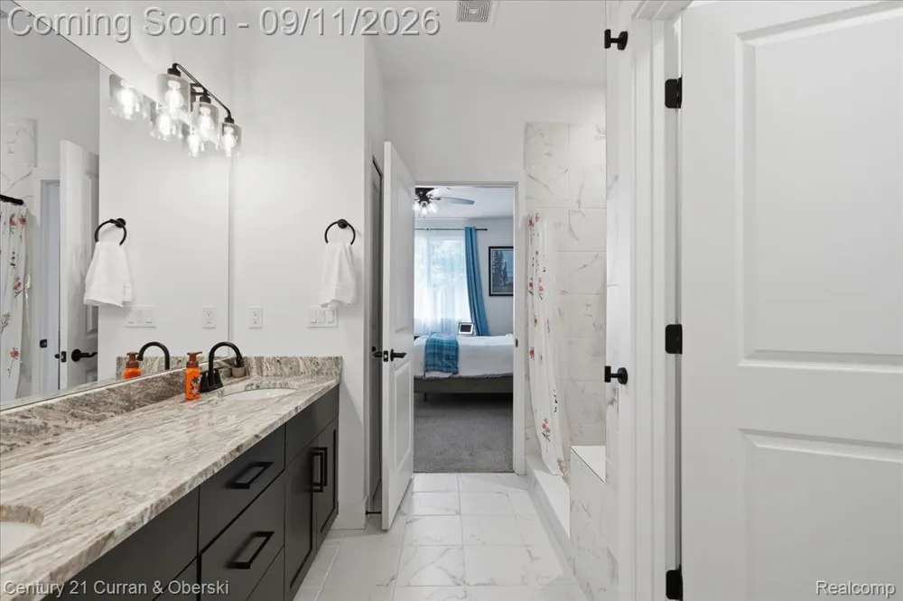 15360 Eton Pointe Drive #37 Clinton Charter Township, MI 48035
