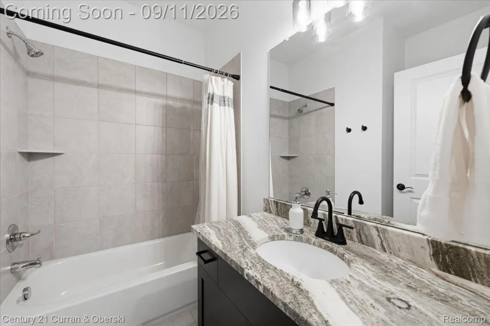 15360 Eton Pointe Drive #37 Clinton Charter Township, MI 48035