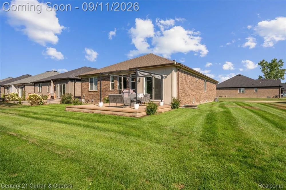 15360 Eton Pointe Drive #37 Clinton Charter Township, MI 48035