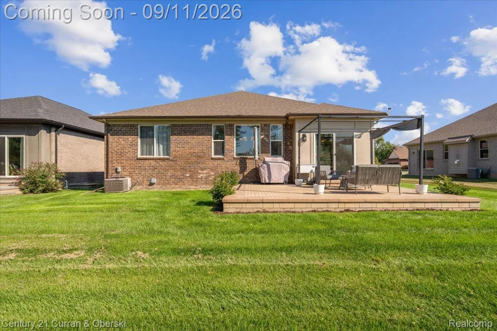 15360 Eton Pointe Drive #37 Clinton Charter Township, MI 48035