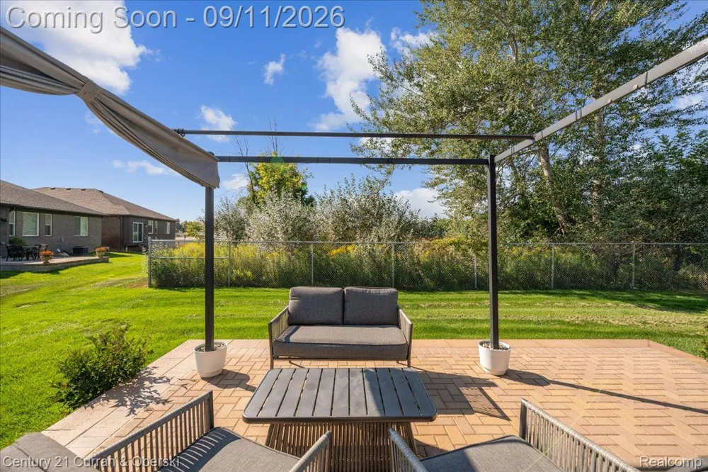 15360 Eton Pointe Drive #37 Clinton Charter Township, MI 48035