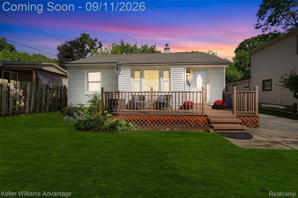 8114 Locklin Lane Commerce Charter Township, MI 48382