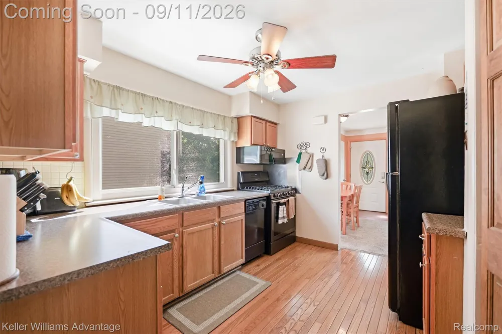 8114 Locklin Lane Commerce Charter Township, MI 48382