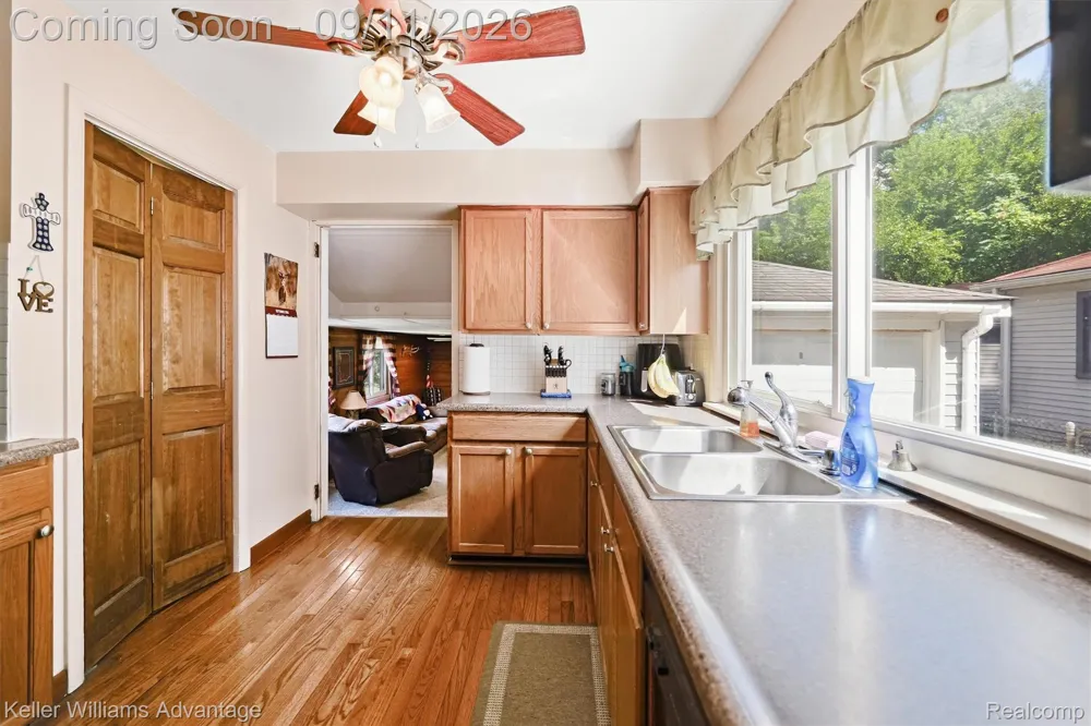 8114 Locklin Lane Commerce Charter Township, MI 48382