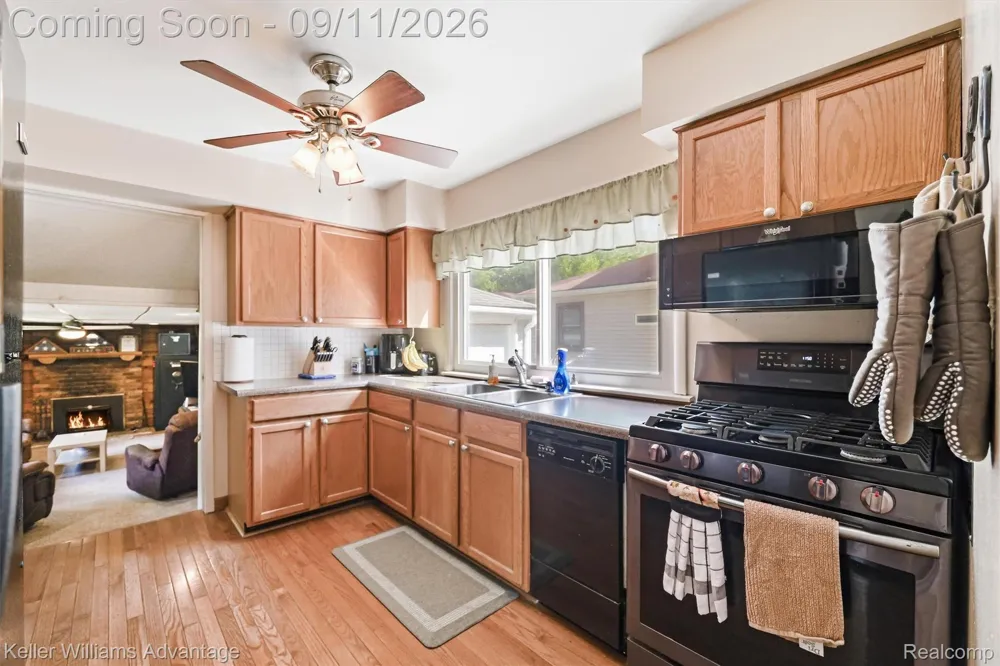 8114 Locklin Lane Commerce Charter Township, MI 48382
