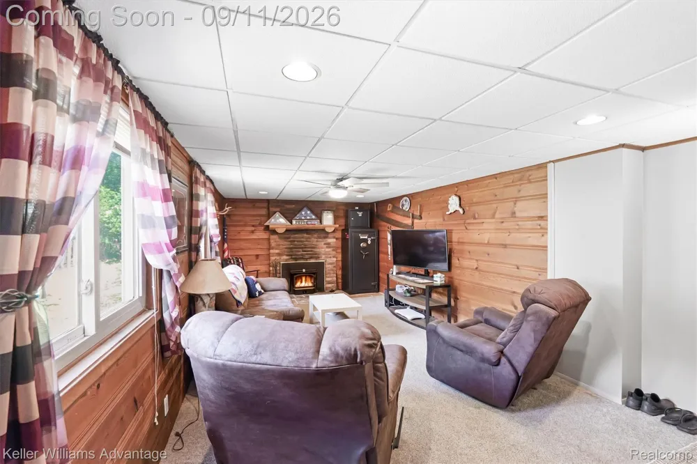 8114 Locklin Lane Commerce Charter Township, MI 48382
