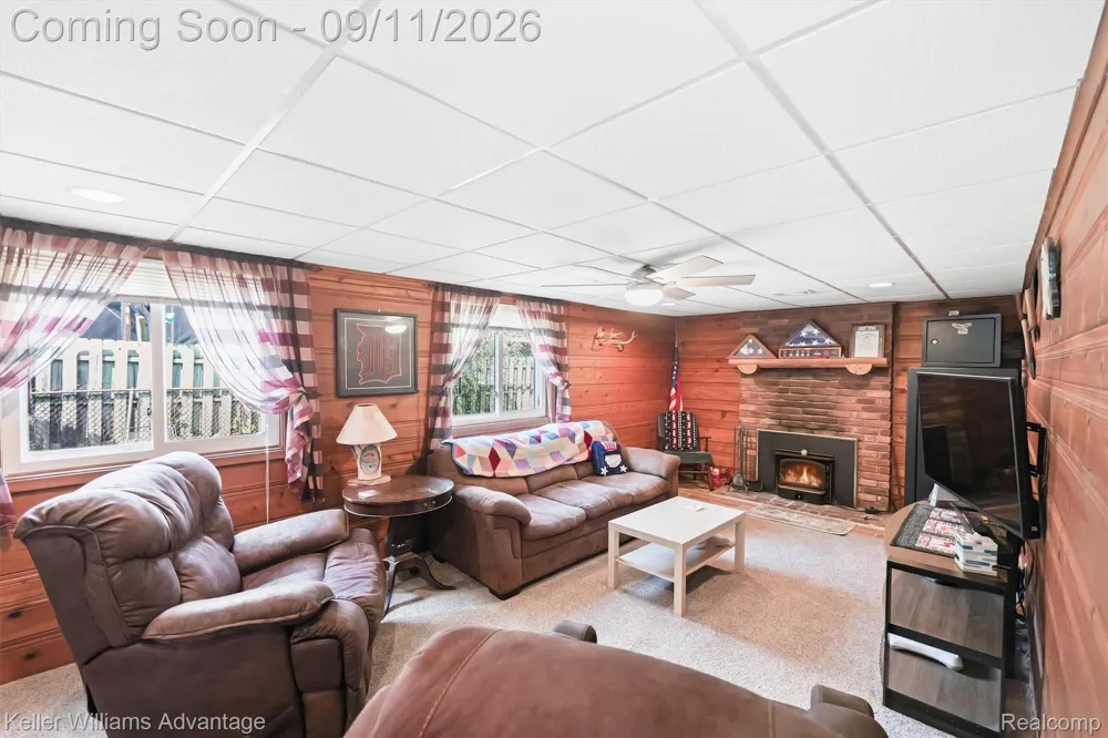 8114 Locklin Lane Commerce Charter Township, MI 48382
