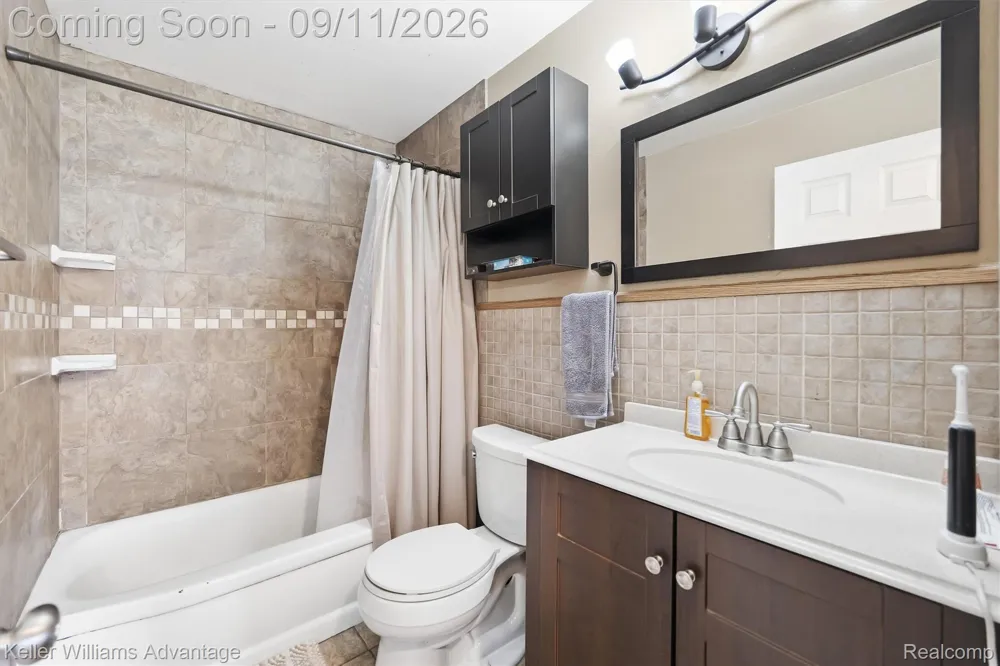 8114 Locklin Lane Commerce Charter Township, MI 48382