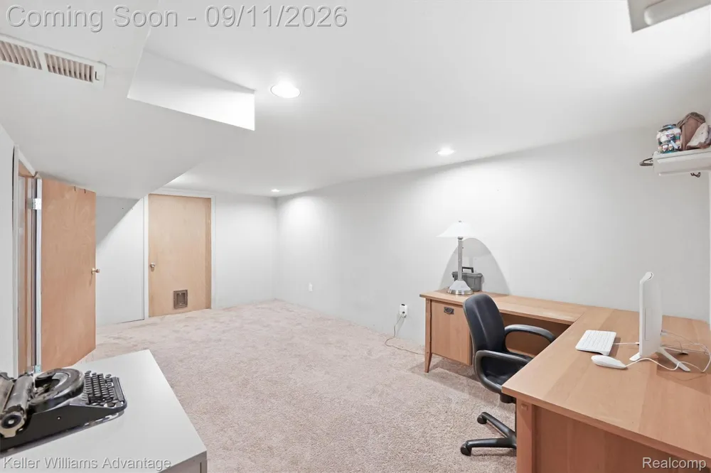 8114 Locklin Lane Commerce Charter Township, MI 48382