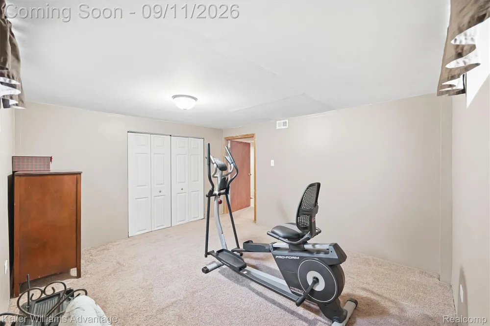 8114 Locklin Lane Commerce Charter Township, MI 48382