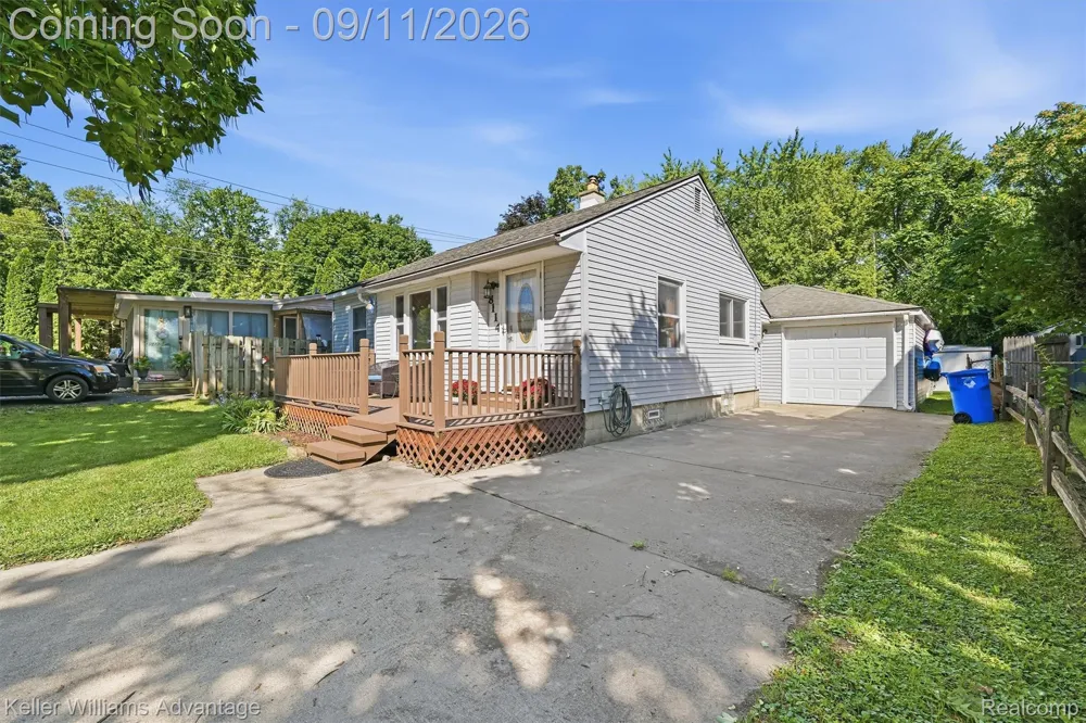 8114 Locklin Lane Commerce Charter Township, MI 48382