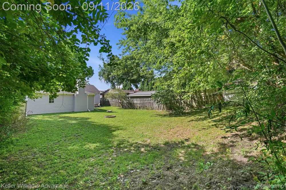 8114 Locklin Lane Commerce Charter Township, MI 48382