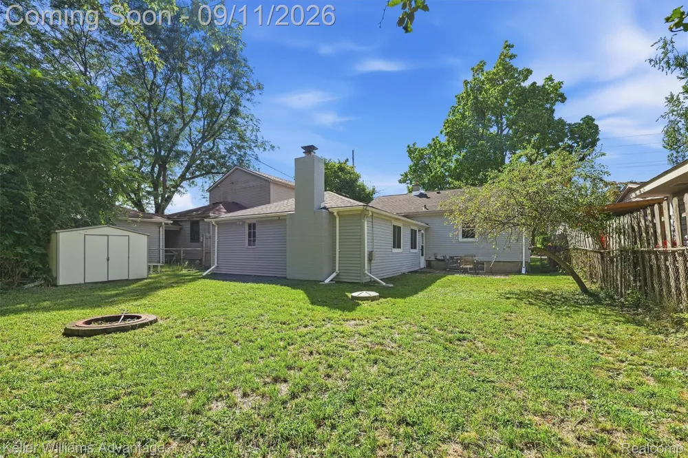 8114 Locklin Lane Commerce Charter Township, MI 48382