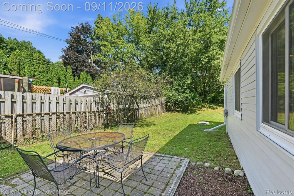 8114 Locklin Lane Commerce Charter Township, MI 48382