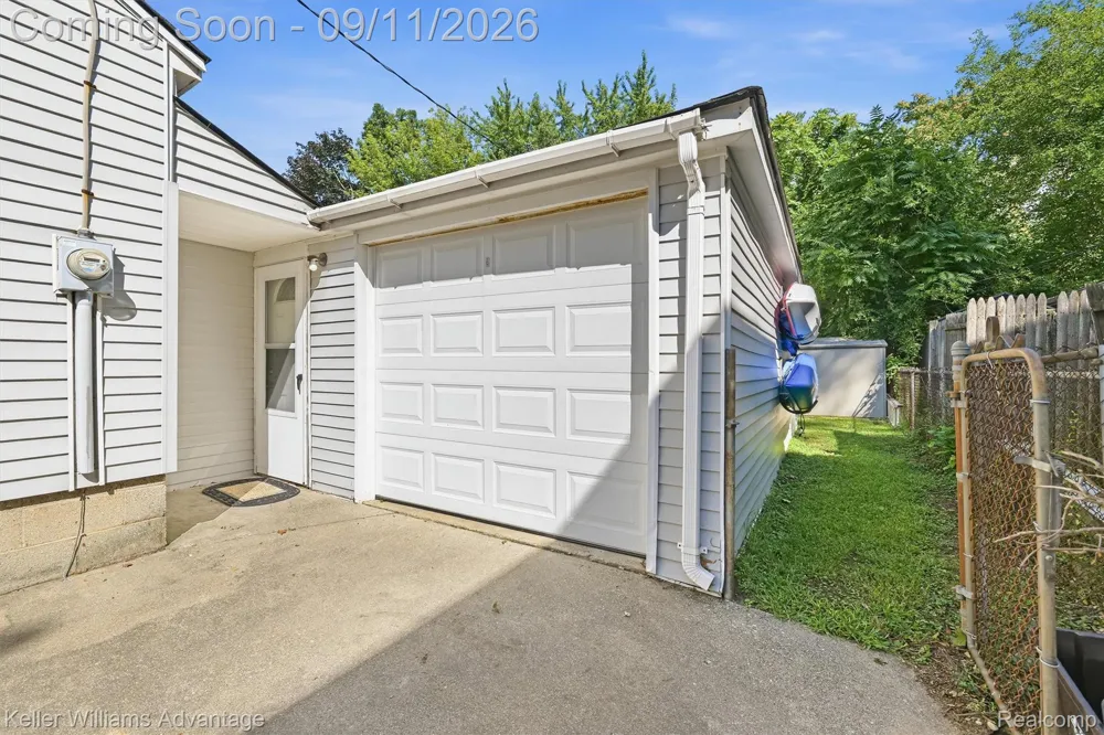8114 Locklin Lane Commerce Charter Township, MI 48382