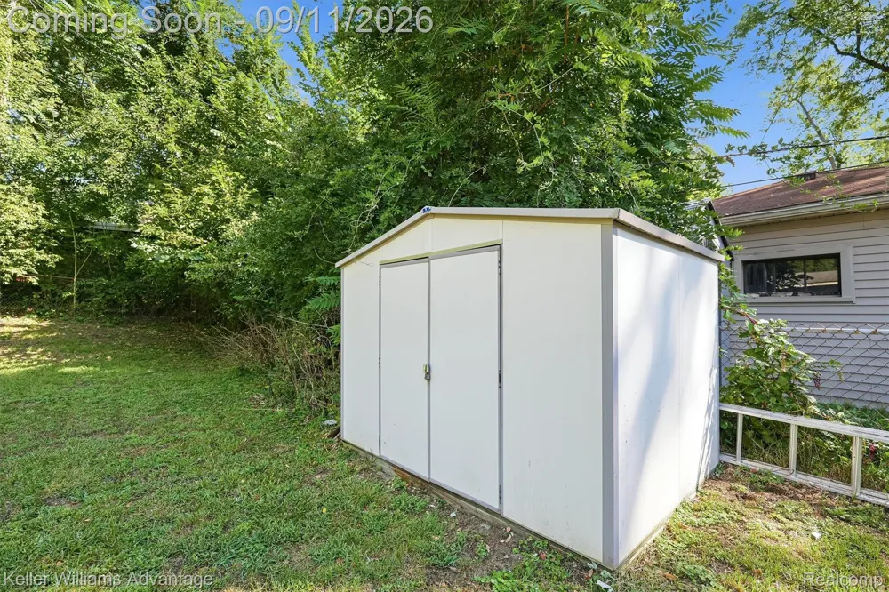 8114 Locklin Lane Commerce Charter Township, MI 48382