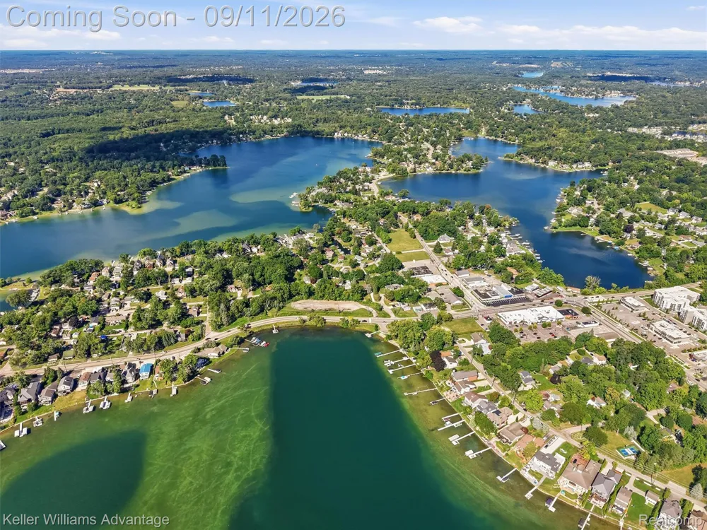 8114 Locklin Lane Commerce Charter Township, MI 48382