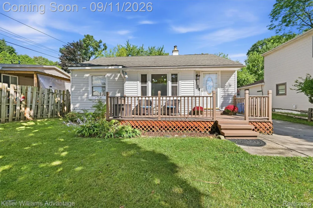 8114 Locklin Lane Commerce Charter Township, MI 48382