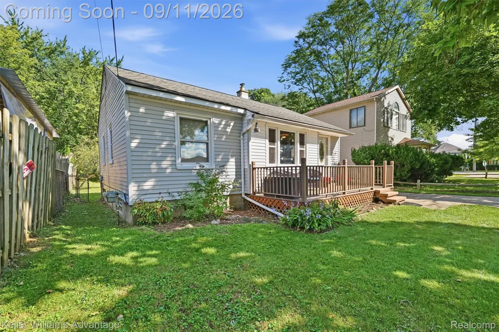 8114 Locklin Lane Commerce Charter Township, MI 48382