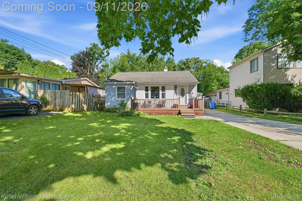 8114 Locklin Lane Commerce Charter Township, MI 48382