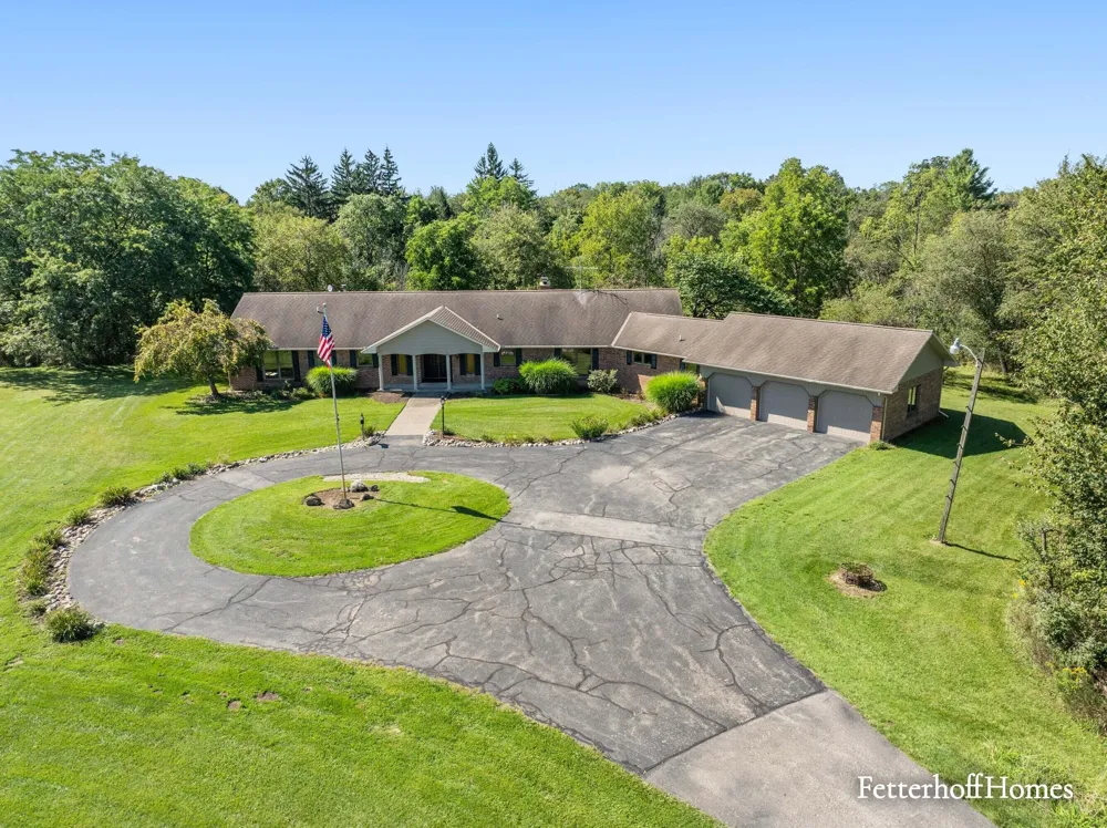 5474 Garfield Street Polkton Charter Township, MI 49404