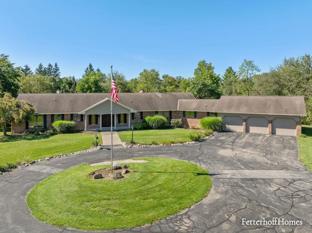 5474 Garfield Street Polkton Charter Township, MI 49404