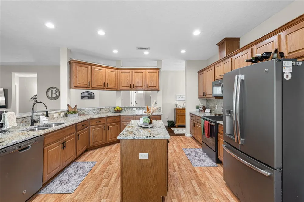 972 County Road 335 Rockdale, TX 76567