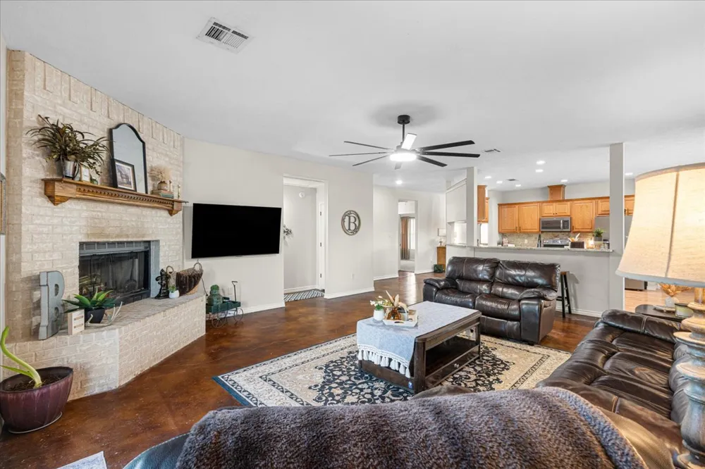 972 County Road 335 Rockdale, TX 76567