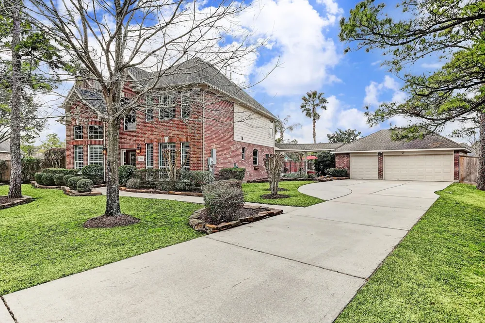 402 Trail View Way Friendswood, TX 77546