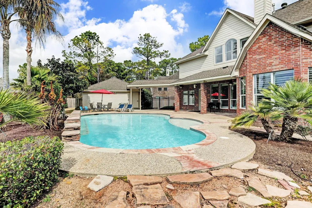 402 Trail View Way Friendswood, TX 77546