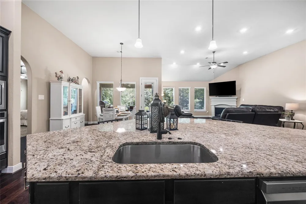 179 Magnolia Reserve Loop Magnolia, TX 77354