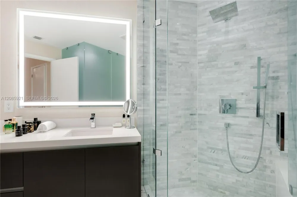 851 NE 1st Ave #3408 Miami, FL 33132