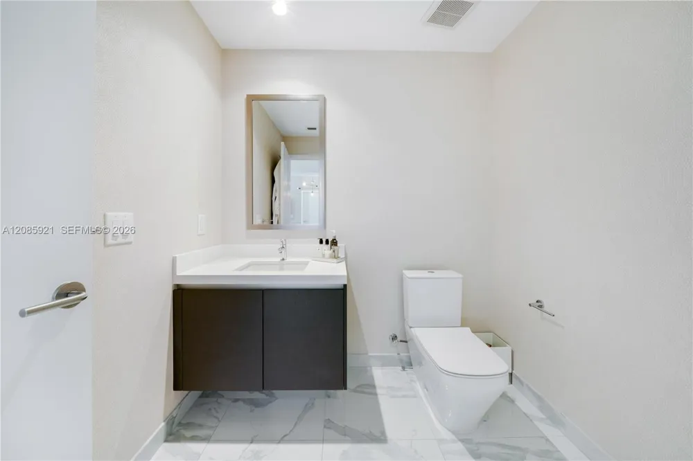 851 NE 1st Ave #3408 Miami, FL 33132
