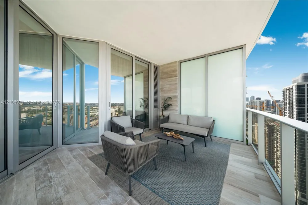 851 NE 1st Ave #3408 Miami, FL 33132