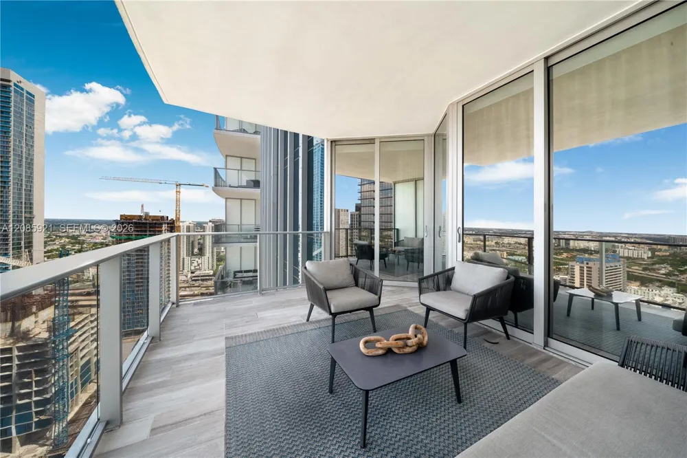 851 NE 1st Ave #3408 Miami, FL 33132