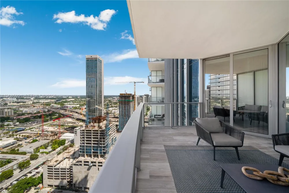 851 NE 1st Ave #3408 Miami, FL 33132