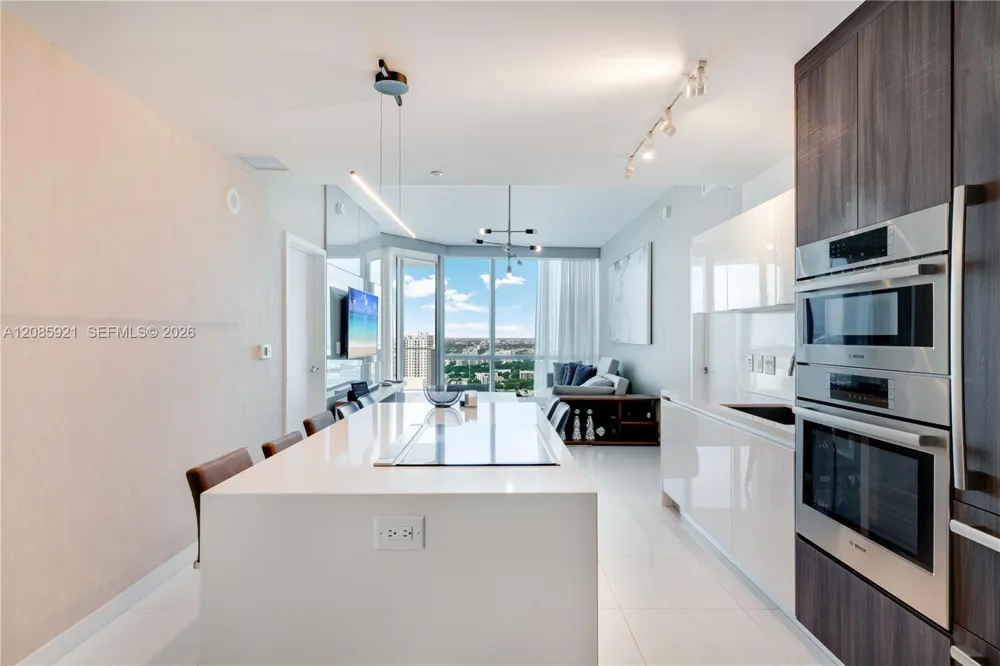 851 NE 1st Ave #3408 Miami, FL 33132