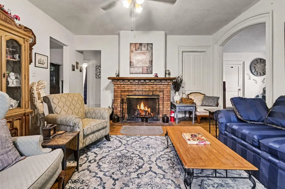 939 Maple Avenue Jackson, MI 49203
