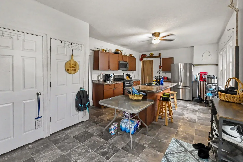 939 Maple Avenue Jackson, MI 49203