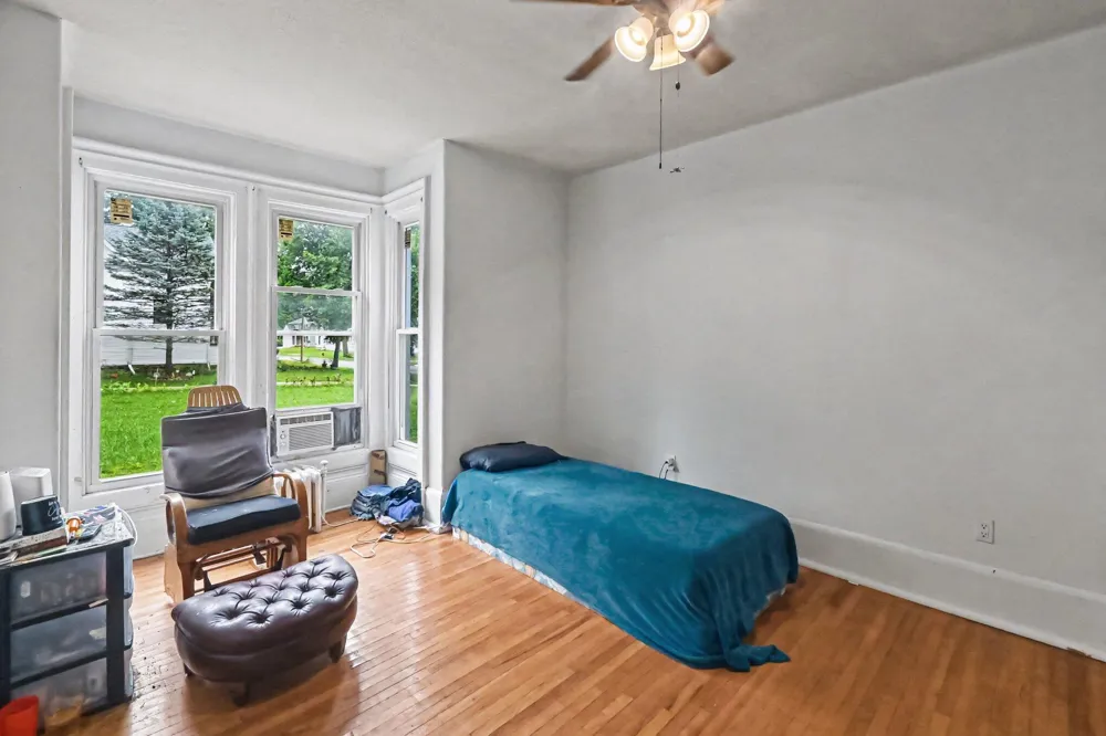 939 Maple Avenue Jackson, MI 49203