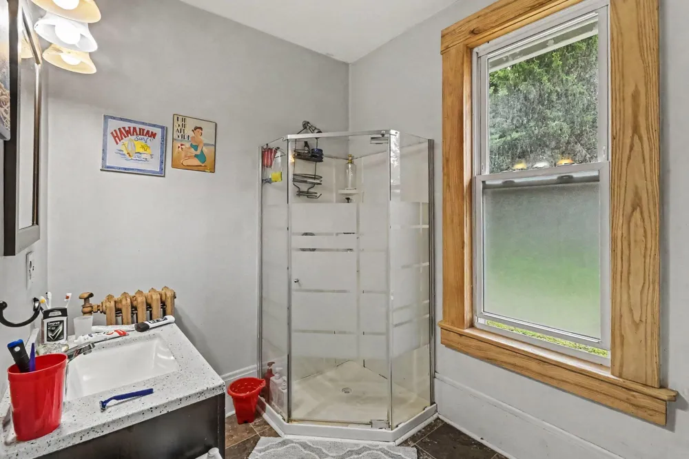 939 Maple Avenue Jackson, MI 49203