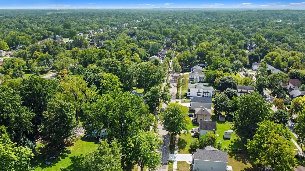 939 Maple Avenue Jackson, MI 49203