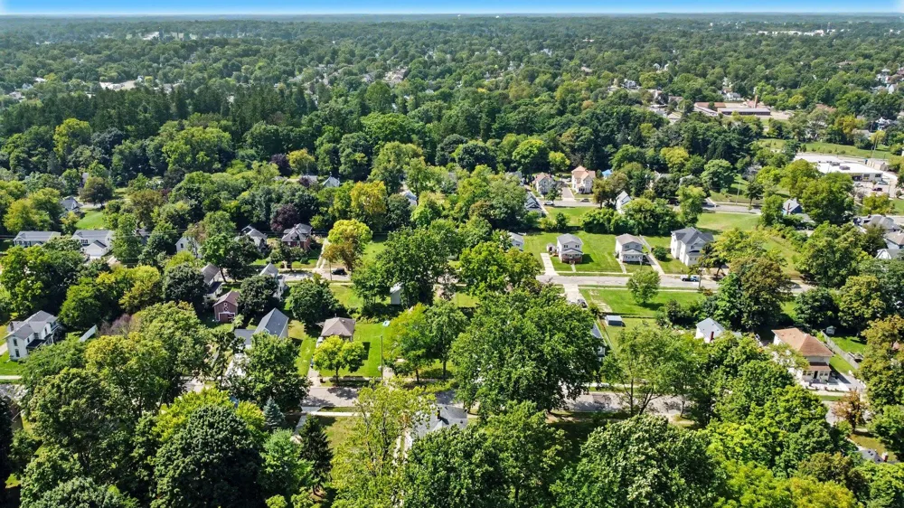 939 Maple Avenue Jackson, MI 49203