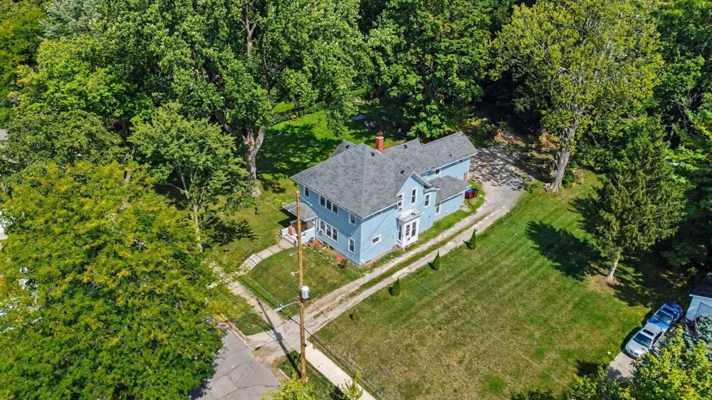 939 Maple Avenue Jackson, MI 49203