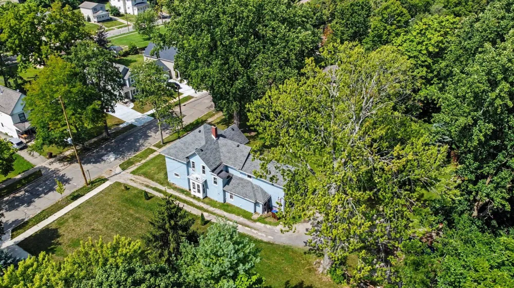 939 Maple Avenue Jackson, MI 49203