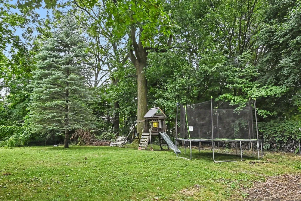 939 Maple Avenue Jackson, MI 49203