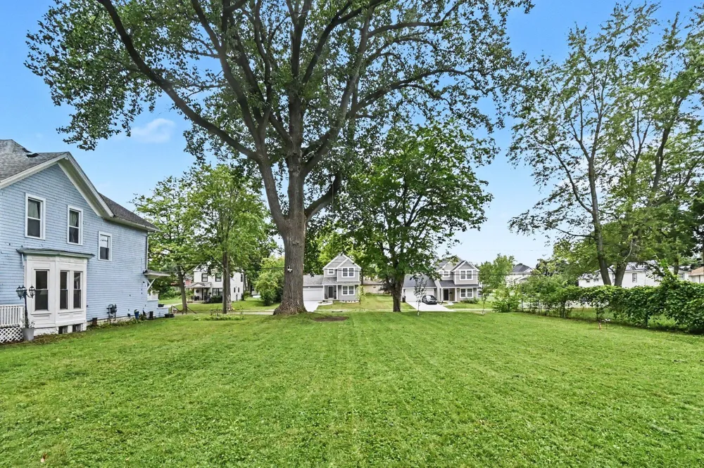 939 Maple Avenue Jackson, MI 49203